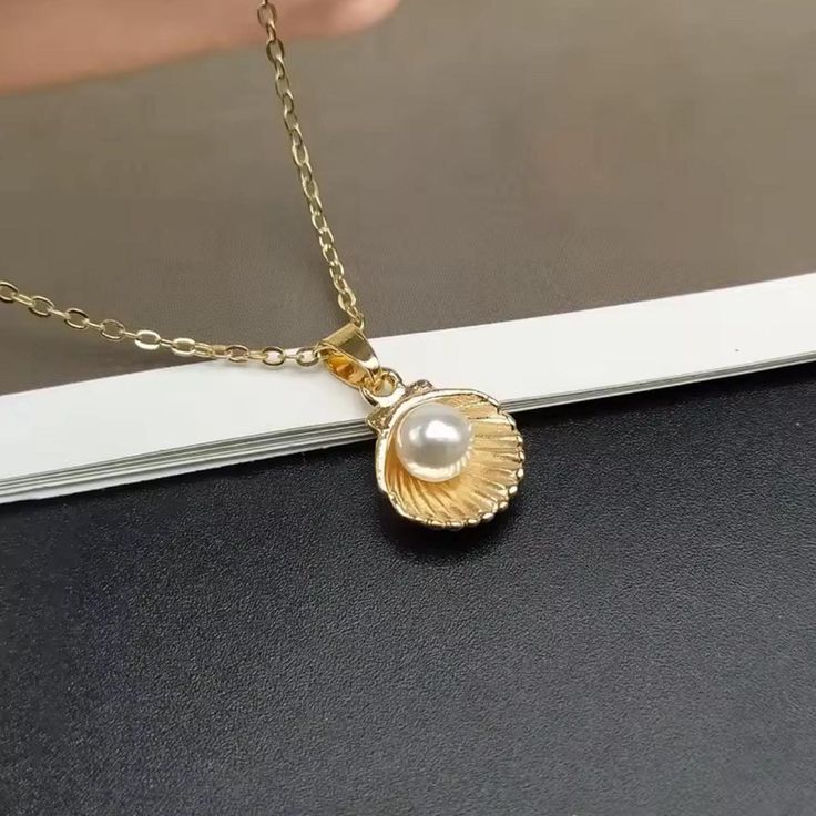 Elegant Pearl Drop Pendant Necklace – Gold Finish